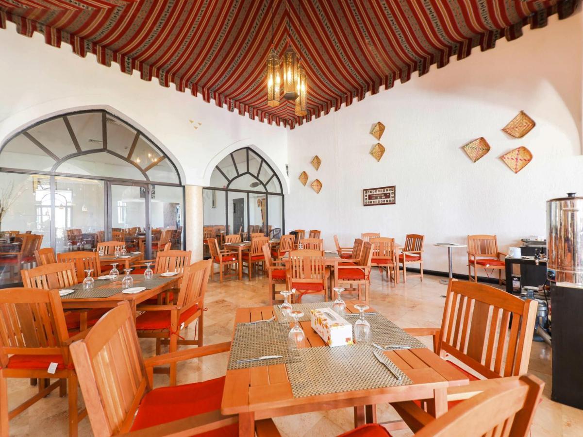 Capital O133 Al Sawadi Beach Resort & Spa 바르카 외부 사진