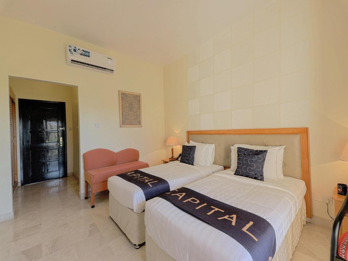 Capital O133 Al Sawadi Beach Resort & Spa 바르카 외부 사진